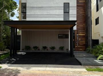 Casa de 4 habitaciones, Benito Juárez · Casa de Lujo con 375 m² de Construcción 4 Recámaras en Venta en Fraccionamiento Vía Cumbres