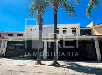 Casa Venta 375m² de 4 habitaciones · Casa Enventa Bugambilias Primera Seccion Zapopan