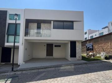 Casa · 205m² · 4 Recámaras · 2 Estacionamientos · Casa en Venta en Lomas de Angelopolis III, Cascatta Cerca del Chedraui
