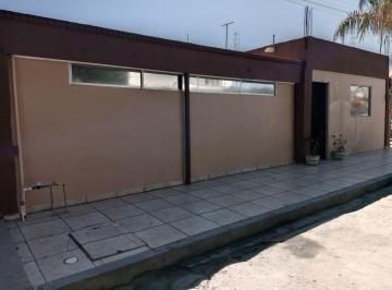 Casa de 4 habitaciones, Torreón · Inversión Estratégica en Col. Estrella: Amplitud y Ubicación Central