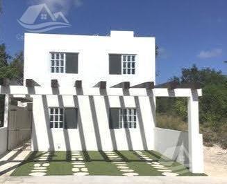 Casa · 231m² · 4 Recámaras · 2 Estacionamientos · Casa en Venta Regatta en Puerto Morelos