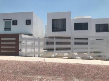 Casa · 300ha · 3 Recámaras · 2 Estacionamientos · Casa Renta Fraccionamiento Cumbres del Lago Juriquilla Queretaro