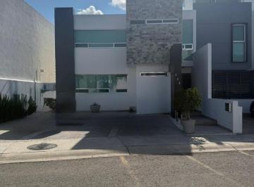 Casa · 350m² · 4 Recámaras · 2 Estacionamientos · Casa en Renta Lomas de Juriquilla 4 Recamaras