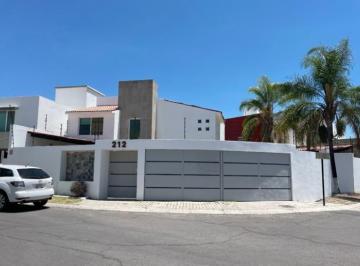 Casa · 338m² · 4 Recámaras · 3 Estacionamientos · Casa Venta Punta Juriquilla Queretaro