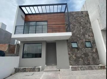Casa · 231m² · 3 Recámaras · 3 Estacionamientos · Excelente Casa en Venta Lomas de Juriquilla Queretaro