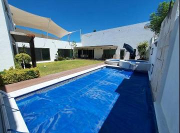 Casa · 727m² · 4 Recámaras · 3 Estacionamientos · Casa en Renta con Alberca 5y Jacuzzi Recamaras San Francisco Juriquilla