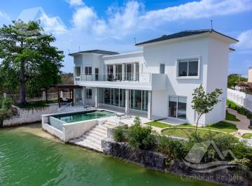 Casa · 790m² · 4 Recámaras · Casa en Venta en Lagos del Sol