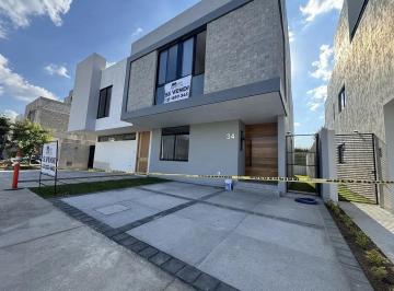 Casa de 4 habitaciones, Zapopan · Casa en Venta en Parques Vallarta Coto Abeto