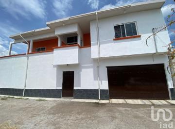Casa · 250m² · 4 Recámaras · Casa Nueva en Jiutepec Zona Civac con Amplios Espacios y Equipamiento Completo
