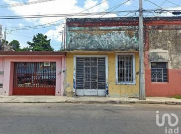 Casa · 95m² · 3 Recámaras · 1 Estacionamiento · Casa Para Remodelar en El Centro de Mérida a Cinco Minutos de Parque La Ermita