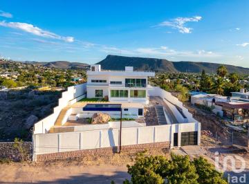 Casa · 388m² · 3 Recámaras · 6 Estacionamientos · Casa en Venta en Loma Linda, La Paz, B. C. s.