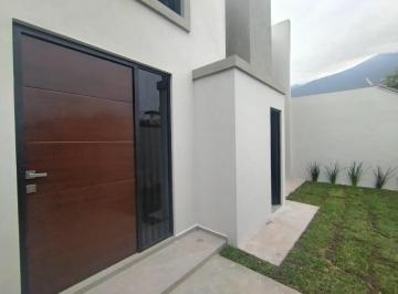Casa · 270m² · 3 Recámaras · 2 Estacionamientos · Casa Nueva a Estrenar Zona Contry