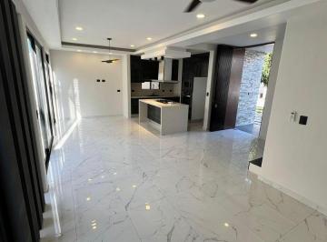 Casa · 166m² · 3 Recámaras · 2 Estacionamientos · En Venta Casa de 3 Recamaras en Residencial Aqua Av Huayacan, Cancún