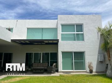 Casa · 488m² · 3 Recámaras · 3 Estacionamientos · Casa en Venta en Colinas del Parque