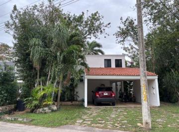 Casa de 3 habitaciones, Mérida · Casa en Venta en Merida F - 211, 3 Rec. en Club de Golf La Ceiba $7,500,000 m. N.