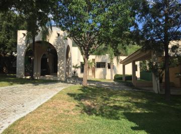 Casa · 550m² · 3 Recámaras · 10 Estacionamientos · Casa en El Uro