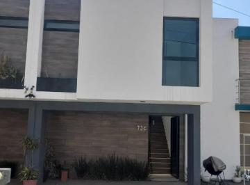 Casa · 103m² · 3 Recámaras · 1 Estacionamiento · Casa Col. Ejercito Mexicano, Uruapan Mich.
