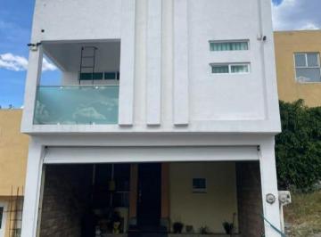 Casa · 5 Recámaras · Casa Fracc. El Trebol, Morelia Mich.