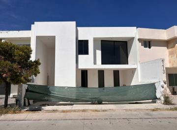 Casa · 4 Recámaras · 2 Estacionamientos · Casa en Venta en Fracc. El Mayorazgo Residencial