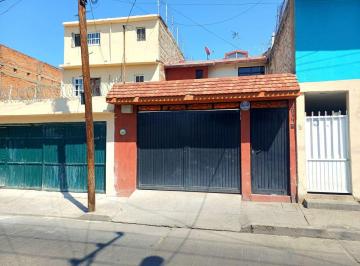 Casa de 3 habitaciones, Irapuato · Casa en Venta Calle La Paz Col. Moderna