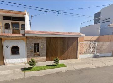 Casa de 3 habitaciones, Guadalajara · Casa con 189 m² Superficie de Terreno, 3 Recámaras en Venta, San Andrés