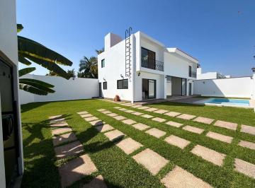 Casa · 222m² · 3 Recámaras · 3 Estacionamientos · Casa Nueva con con Amplio Jardín en Xochitepec Morelos