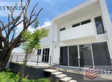 Casa · 215m² · 3 Recámaras · 2 Estacionamientos · Chapultepec Casa - Clave Cs311