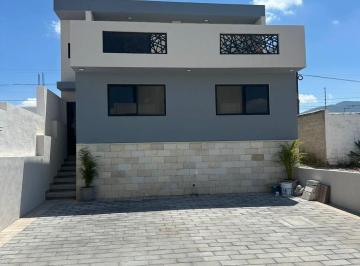 Casa · 170m² · 3 Recámaras · 3 Estacionamientos · Casa en Venta en Vista Alta, Tequisquiapan Fraccionamiento Vista Alta Sup. 160 m².