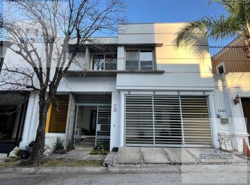 Casa · 360m² · 5 Recámaras · 2 Estacionamientos · Casa en Renta en Monterrey Sur Jardines del Paseo