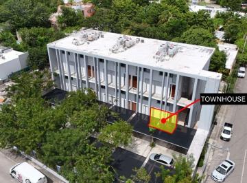 Departamento de 2 habitaciones, Mérida · En Venta Amplio Townhouse en Montes de Ame con Amenidades y Piscina, Cerca de Gran Plaza