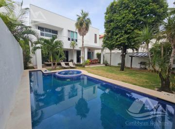 Casa · 450m² · 4 Recámaras · Casa en Venta Cumbres Cancun