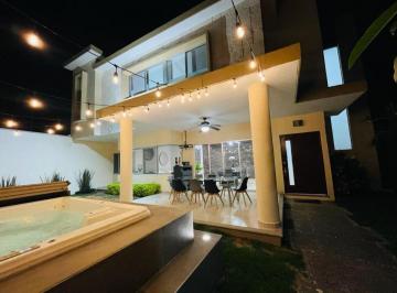 Casa de 4 habitaciones, Cuernavaca · Hermosa Casa Dentro de Exclusiva Privada en Tlaltenango