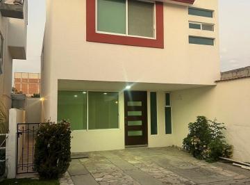 Casa · 110m² · 3 Recámaras · 2 Estacionamientos · Casa en Venta en Fraccionamiento en Centro de San Andrés Cholula, Puebla (Al)