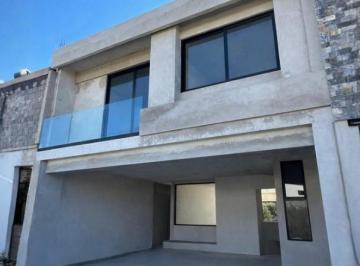 Casa · 272m² · 3 Recámaras · 2 Estacionamientos · Casa en Venta en Rios del Vergel, Santiago Nl
