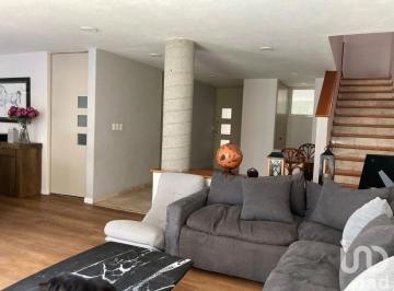 Casa · 235m² · 4 Recámaras · 2 Estacionamientos · Excelente Oportunidad de Casa en Venta en Av Toluca