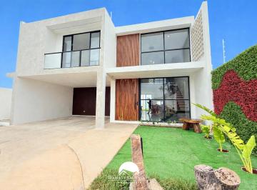 Casa en condominio de 4 habitaciones, Mérida · Casa en Venta de 4 Recámaras en Camelia, Sitpach
