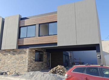 Casa · 285m² · 3 Recámaras · 2 Estacionamientos · Casa en Venta en Altares Residencial, Santiago Nl
