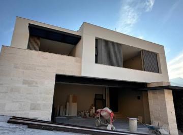 Casa · 490m² · 3 Recámaras · 3 Estacionamientos · Casa en Venta en Castaños del Vergel, Monterrey Nl