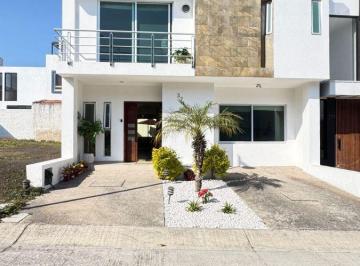 Casa en condominio de 5 habitaciones, Zapopan · Venta de Propiedad en Valle Imperial Zapopan