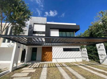 Casa · 318m² · 3 Recámaras · 3 Estacionamientos · Casa Via Cumbres