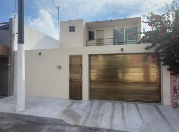 Casa · 170m² · 4 Recámaras · 1 Estacionamiento · Casa en Los Pinos