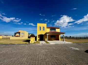 Casa en condominio · 315m² · 3 Recámaras · 2 Estacionamientos · Casa en Condominio Nueva en Metepec | Residencial Los Arces |