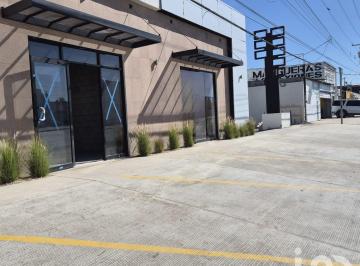 Local comercial · 43m² · 1 Recámara · 5 Estacionamientos · Locales en Venta Avs Principales 3 Minutos de Smart Lopez