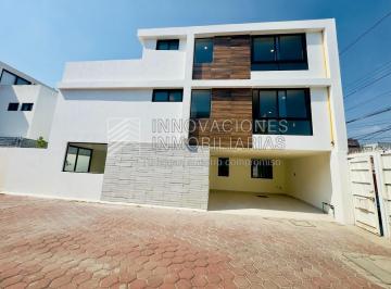 Casa · 262m² · 5 Recámaras · 2 Estacionamientos · Casa en Barrio Santiago Mixquitla