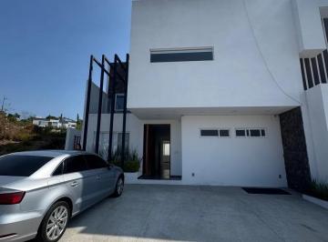 Casa · 4 Recámaras · 2 Estacionamientos · Casa en Juriquilla