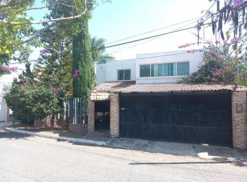 Casa · 250m² · 5 Recámaras · 4 Estacionamientos · Casa en Venta Villas de Irapuato - (4)