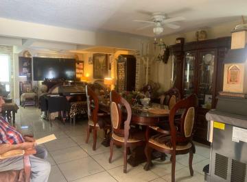 Casa de 4 habitaciones, Zapopan · P. del Sol, Remodelada 203 m. 4recam. 2 en Planta Baja Estudio $5'750,000,terraza 3autos, Amplia 8x25 m