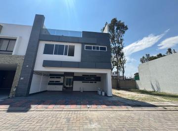 Casa · 312m² · 4 Recámaras · 3 Estacionamientos · Casa en Venta en Fraccionamiento Arboreto