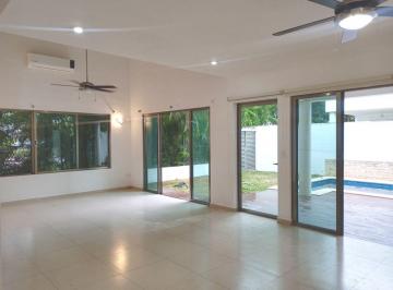 Casa de 3 habitaciones, Benito Juárez · Casa en Residencial Cumbres con Alberca y Amplia