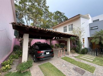 Casa en condominio · 352m² · 4 Recámaras · 4 Estacionamientos · Casa Amplia de Lujo en Coto en La Colonia Seattle Zapopan